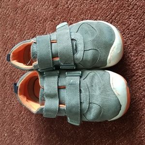 Boys Plae shoes in Grey size 11.5